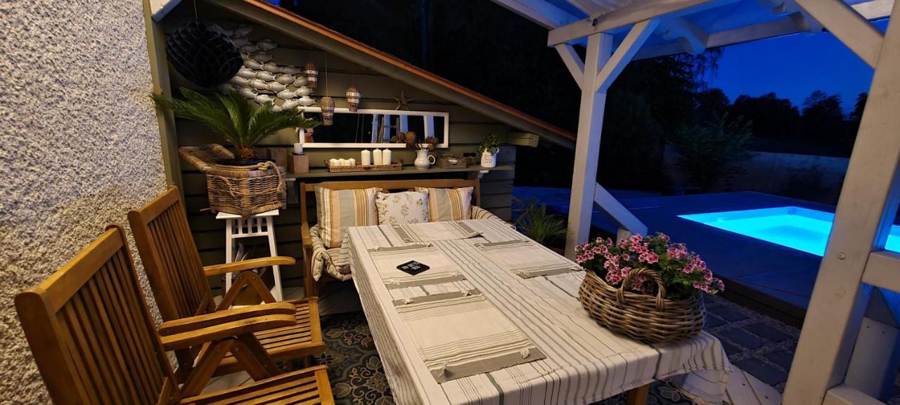 Cottage On The Hill Kielno ภายนอก รูปภาพ